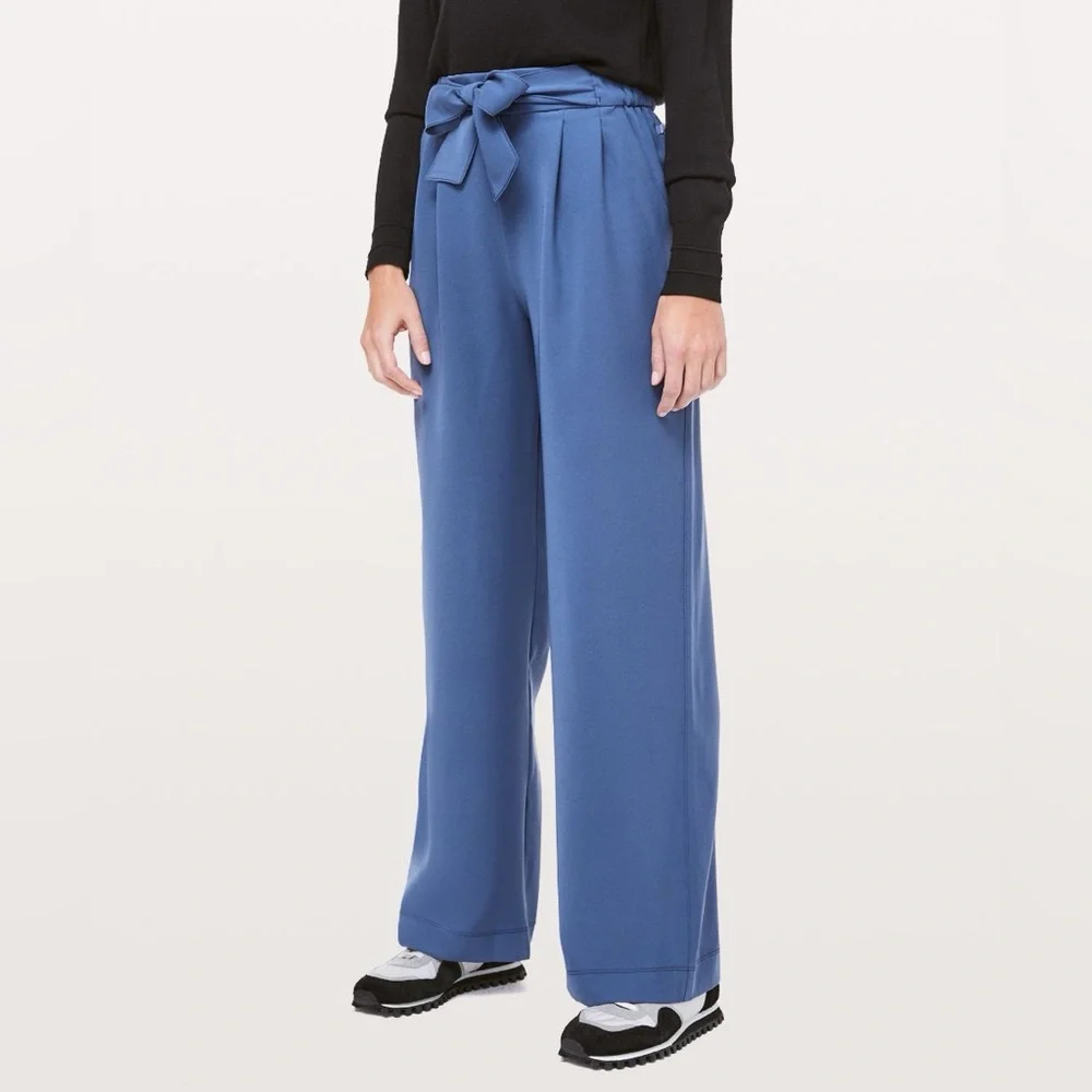 Lululemon Noir Pants Women’s size 6 Gatsby Blue Woven Belted Career Office